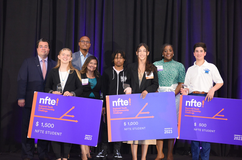 Winners and judges of the South Region Youth Entrepreneurship Challenge (Photo: Mary Kay Inc.)