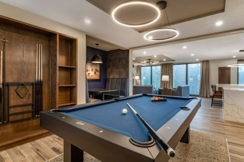 original Bluegreen Vacations Presidential Suite at its MountianLoft resort in Gatlinburg, Tennessee. (Photo: Business Wire)