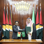 サウジアラビア開発基金、2件で1億5000万ドルの開発融資契約にガイアナで署名