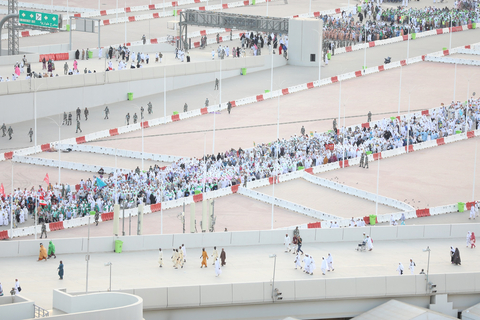 Thousands of Muslims walk smoothly along one of the main routes during the Hajj pilgrimage (Photo: AETOSWire)