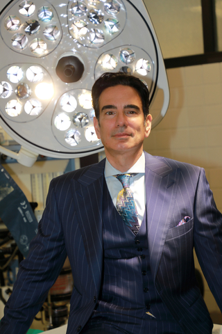 thumbnail John M. Anastasatos, M.D., FACS博士 - Los Angeles Plastic Surgery - 入选“全球10大诊所”榜单（照片：美国商业资讯）