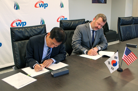 Kang Se-hoon, Head of the Overseas New Business Division at Korea Western Power and Matt Sheehy, President and CEO of Tallgrass at formal signing ceremony at the Tallgrass office in Denver, CO. (Photo: Business Wire)