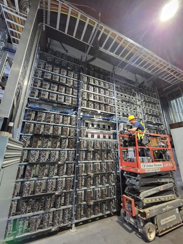 original Mawson Team operationalizing its new Bellefonte, PA, facility. (Photo: Business Wire)