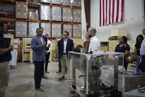 Rep. Marc Veasey tours Operio Group's Fort Worth warehouse. (Photo: Business Wire)