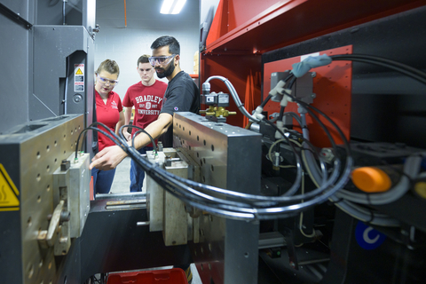 Bradley University engineering students get hands-on experience with state-of-the-art equipment concepts and technologies. The new Digitally Connected Campus initiative with T-Mobile 5G ANS will take these innovative learning experiences to new heights. (Photo: Business Wire)