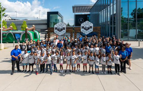 Mercedes-Benz USA Hosts “Camp MBUSA” with Atlanta Falcons’ Bijan Robinson, the YMCA of Metro Atlanta and Safe Kids Worldwide (Photo: Business Wire)