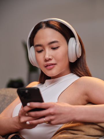 Spatial Audio with dynamic head tracking lets you get lost in theater-like sound from your favorite content recorded in Dolby Atmos. You can even personalize Spatial Audio just for your ears using your iPhone. (Photo: Business Wire)