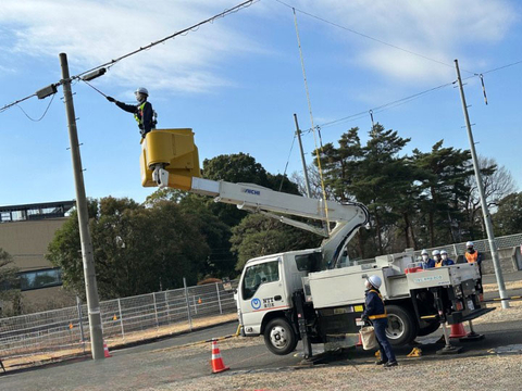 NTT engineer utilizing a bucket truck for repairs. (Photo: Business Wire)