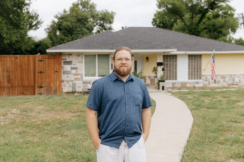 A retired U.S. Air Force veteran is able to stay cool in the Texas heat, thanks to a $10,000 Housing Assistance for Veterans grant from Veritex Community Bank and the Federal Home Loan Bank of Dallas. (Photo: Business Wire)