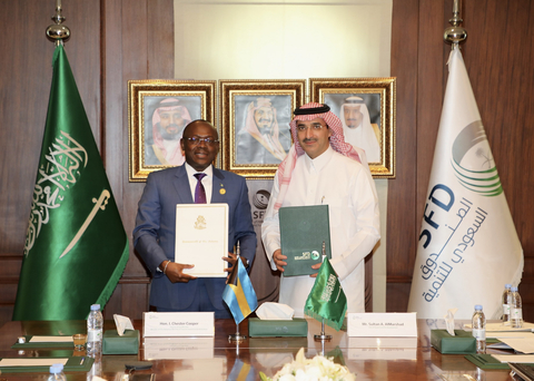original (from left to right) Deputy Prime Minister and Minister of The Bahamas Ministry of Tourism, Investments & Aviation, Hon. Isaac Chester Cooper & The Saudi Fund for Development (SFD) Chief Executive Officer, H.E. Sultan Al-Marshad. (Photo: AETOSWire)