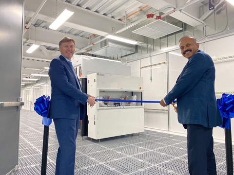 Ribbon-cutting ceremony to celebrate ADI's more than $1 billion investment to expand its semiconductor wafer fab in Beaverton, Oregon. Pictured left to right: Vincent Roche, ADI’s CEO and Chair and Vivek Jain, ADI's Executive Vice President, Global Operations & Technology. (Photo: Business Wire)