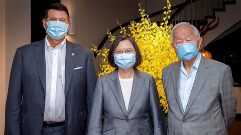 President Tsai Ing-wen hosts a banquet at Taipei House for then-U.S. Under Secretary of State Keith Krach and his delegation. (Pictured left to right: Keith Krach, President Tsai, TSMC founder Morris Chang, September 18, 2020) (Photo: Business Wire)