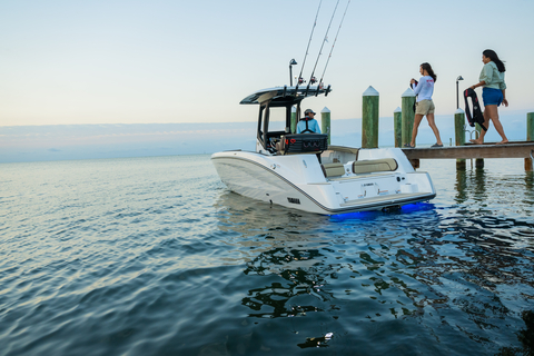 Yamaha’s new 255 FSH Sport H mirrors the 255 FSH Sport E in performance, comfort, and convenience and adds Yamaha's Helm Master® EX and joystick control for smooth, precise low-speed maneuvering. (Photo: Business Wire)