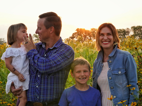 The Borrowman family of Smithville, MO are the 2023 Niman Ranch Farm Family of the Year. This accolade honors the Borrowmans for their ongoing commitment to the principles of regenerative agriculture and sustainability. (Photo Credit: Vincent and Holly Crawford)