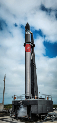 A recovery-configured Rocket Lab Electron launch vehicle sits on the pad at Launch Complex 1 in New Zealand ahead of lift-off for Capella Space. (Photo: Business Wire)