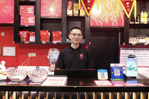 A hotpot restaurant, among other Chinese merchants, ready to receive global tourists with convenient, secure, and seamless mobile payment (Photo: Business Wire)