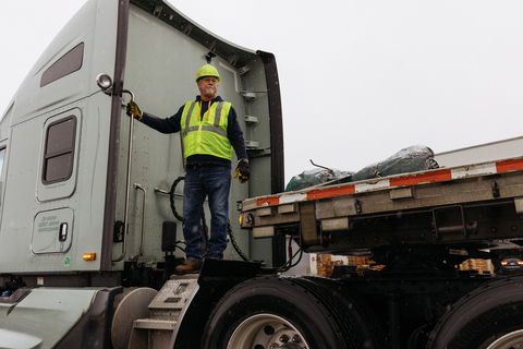75% of truck drivers say their job is mentally and physically stressful (Photo: DAT Freight & Analytics)