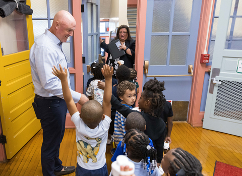 As kids return to school, Zurn Elkay Chairman and CEO Todd Adams joined Starms Early Childhood kindergarteners to announce the company's new five-year partnership with Milwaukee Public Schools (MPS). 

The agreement includes a $2.2 million donation of Elkay drinking water filters to support the City of Milwaukee’s and MPS’s ongoing commitment to providing safer, cleaner drinking water to students, staff and community members. (Photo: Business Wire)