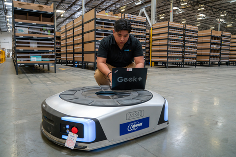 Geek+ Service Project Manager Luiz Hernandez updates a P800 robot with the latest software. Newegg recently deployed a shelf-to-person mobile picking system from Geek+ inside its Ontario, Calif., warehouse. (Photo: Newegg)