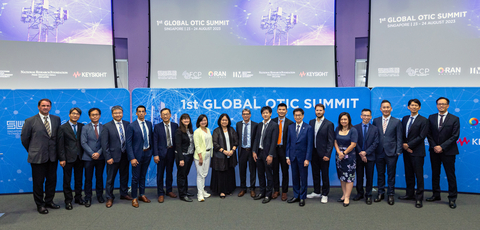 First Global OTIC Summit (L-R): Ivan Seskar, North American OTIC (COSMOS); Yu Shi, Asia & Pacific OTIC by ritt7layers; Prof. Chen BinBin, Asia & Pacific OTIC in Singapore, SUTD; Peng Cao, VP/GM, Wireless, Keysight; Dr. Aloizio P. da Silva, North American OTIC (Virginia Tech); Dr. Alex Choi, Chairman of O-RAN ALLIANCE, SVP Group Technology, Deutsche Telekom; Julie Kub, 5G Challenge Program Leader, NTIA, ITS; Selena Hsu, Auray OTIC and Security Lab; Dr. I-Chih Lin, Co-Chair of TSC O-RAN ALLIANCE, Chief Scientist of China Mobile; Mark Poletti, Kyrio OTIC; Mitsuhiro Kuchitsu, Japan OTIC; Prof. Tony Quek, Director of FCP, SUTD; Prof. Chong Tow Chong, President, SUTD; Dr. Michele Polese, North American OTIC (Northeastern University); Dr. Ong Chen Hui, Assistance Chief Executive, BizTech Group, IMDA; Koo Eng Wei, Dir. of Tech., Keysight; Nga Chee Wei, Director of Emerging Tech Office, IMDA; Dr. Sadayuki Abeta, Global Head, Open RAN, NTT DOCOMO; Jun Chie, VP/GM, Asia Pacific Sales, Keysight. (Photo: Business Wire)