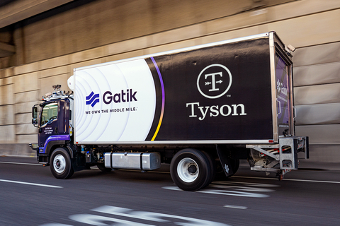 Gatik, the leader in autonomous middle mile logistics, will deploy autonomous refrigerated box trucks for Tyson Foods, one of the world's largest food companies. Operating 18 hours a day, Gatik's trucks will deliver Tyson products to distribution and storage facilities and provide Tyson with a more responsive, high-frequency approach to goods movement. (Photo: Business Wire)