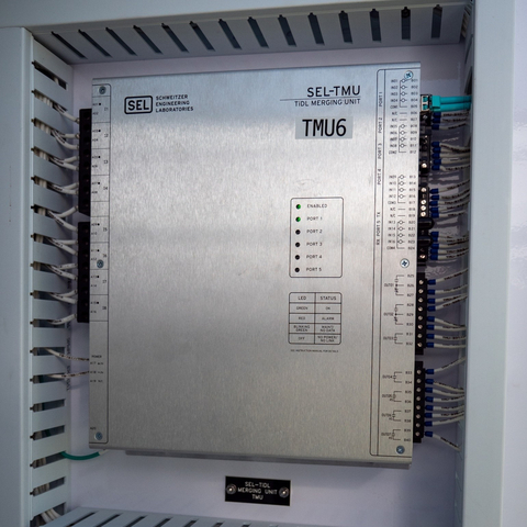 One Energy’s digital substation is connected entirely by fiber optics using the Schweitzer Engineering Laboratories’ TiDL system. A single TiDL merging unit shown. (Photo: Business Wire)
