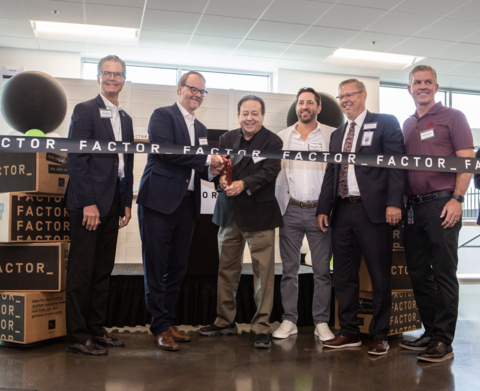 Leaders from Factor open their new facility with Goodyear Mayor Joe Pizzillo and representatives from the City of Goodyear. (Photo: Business Wire)