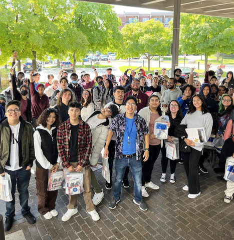 original DeVry University Advantage Academy Ranks in Top 10 of Chicago Parent’s Best Public High Schools List and #13 in U.S. News & World Report among Chicago Public High Schools (Photo: Business Wire)