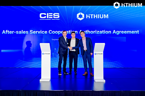 Signing ceremony between Ahmad Atwan, Chief Executive Officer and Founder of CES, Hithium's Director of After-Sales Ben Bian and Head of Global Business MiZhi Zhang (from left to right) (Photo: Business Wire)