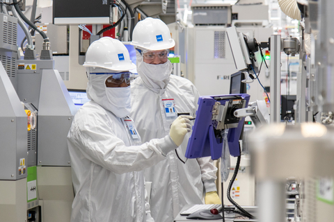 Intel engineers work in Fab 34, the newest Intel manufacturing facility in Ireland. On Sept. 29, 2023, Intel will announce that the factory in Leixlip, Ireland, will be in high-volume production of computer chips using Intel 4 technology. (Credit: Intel Corporation)