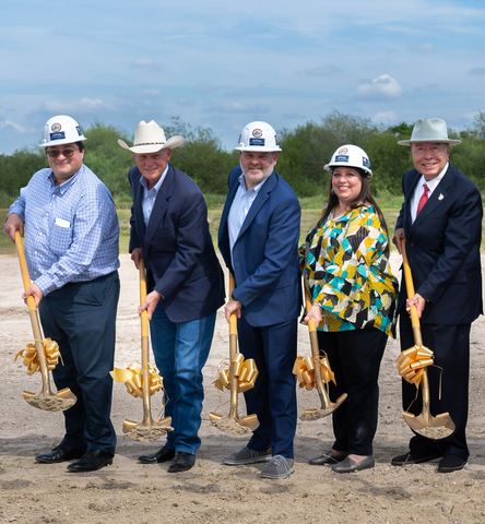 From Left to Right: City of Alice City Manager Michael Esparza, Texas State Representative and Chair of the Texas House of Representatives Natural Resources Committee Tracy O. King, Seven Seas Water Group CEO Henry Charrabé, City of Alice Mayor Cynthia Carrasco, Texas State Senator Juan “Chuy” Hinojosa (Photo: Business Wire)