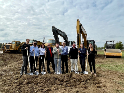Employees of Saint-Gobain North America and Washington County Commissioner Jeff Klein come together for a groundbreaking ceremony on the future site of the expansion in Williamsport, MD. (Photo: Business Wire)