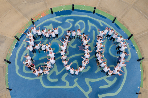 original PPG volunteers completed the 500th COLORFUL COMMUNITIES® project at the Carnegie Science Center in Pittsburgh, kicking off a month-long, worldwide celebration. (Photo: Business Wire)
