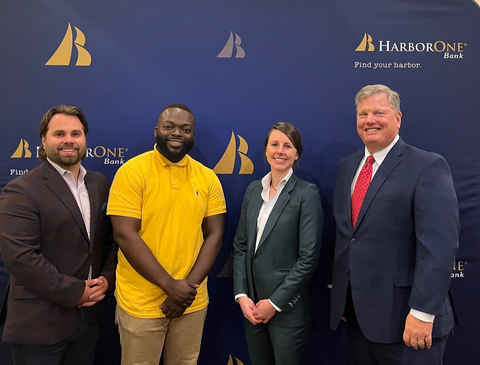 Pictured from left to right: Nick Bodine, VP Digital Lending Officer, HarborOne Bank; Edmund Addai, Stack House; Samantha Putošová, Bee Balm Company (Grand Prize Winner) and Scott Sanborn, EVP & Chief Lending Officer, HarborOne Bank (Photo: Business Wire)