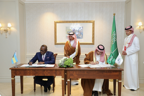 In the presence of the SFD Board of Directors Chairman, H.E. Ahmed Al-Khateeb, the SFD CEO, H.E. Sultan Al-Marshad signing a development loan agreement, worth $70 million USD, with the Bahamas (Photo: AETOSWire)