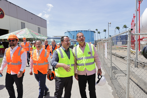 VP of Operations for Bacardi Corporation Edwin Zayas with Puerto Rico Governor Pedro Pierluisi touring the new CHP system at the rum distillery in Puerto Rico. (Photo: Business Wire)