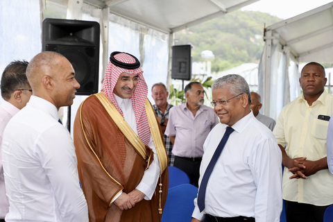 SFD CEO Sultan Al-Marshad and Seychelles government officials inaugurate the 33 KV Transmission Network Project (Photo: AETOSWire)