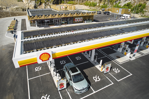 Shell Lonelier with charging stations in the forecourt. Opened by St1 earlier this year, this photo represents one of the most modern stations, equipped with solar panels and EV charging systems installed among traditional fuel pumps as a key part of the energy station. The site also has a playground, training area, a dog park, a café and outdoor seating. The Shell Lonelier site represents St1's vision for the future of energy stations. (Photo credit: St1)