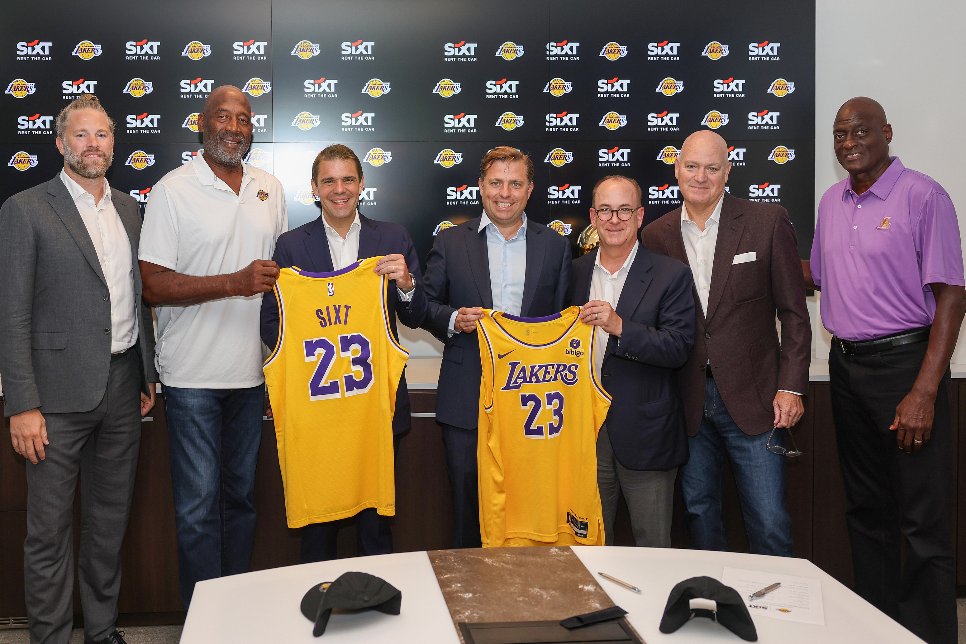 SIXT Announces Multi-Year Global Partnership with Iconic Los Angeles Lakers