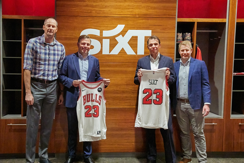 The Chicago Bulls welcomed SIXT to the United Center for a tour this summer, including the locker room, which was personalized for the visit. Picture from left to right: Artūras Karnišovas, Executive Vice President, Basketball Operations of Chicago Bulls; Konstantin Sixt, Co-CEO of SIXT SE; Alexander Sixt, Co-CEO of SIXT SE, Matt Kobe, Executive Vice President, Revenue & Strategy of Chicago Bulls. (Photo: Business Wire)