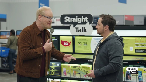 El actor y comediante Jim Gaffigan protagoniza la nueva campaña de Straight Talk Wireles promoviendo los nuevos beneficios de la membresía Walmart+ (Photo: Business Wire)