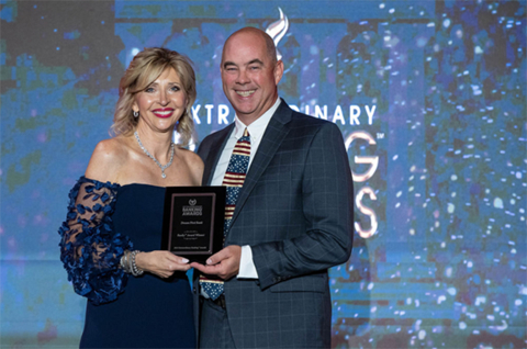 Roxanne Emmerich, Chair and Founder of The Institute for Extraordinary Banking™️ and Dream First Bank President and CEO Chris Floyd at the Banky Awards Event (Photo: Business Wire)