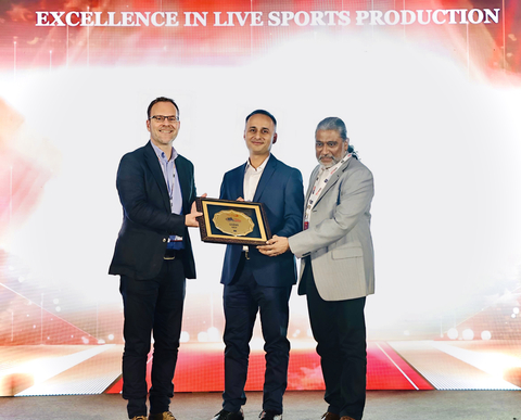 Keshav Kaul (center), Business Head, NEP India, accepts the award for “Excellence in Live Sports Production” at the 2023 Digital Studio India Awards on 9 October, 2023 in Mumbai. (Photo: Business Wire)
