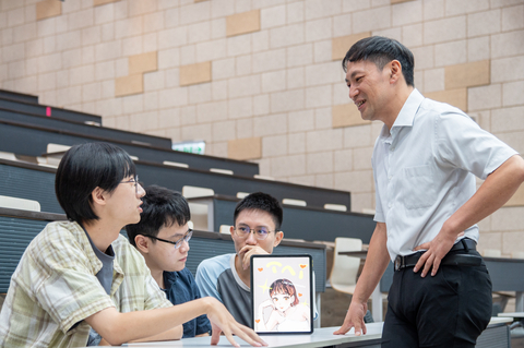 NTHU Professor Daw-Wei Wang from the Department of Physics led his TAs in developing an AI virtual assistant called "Little TAI." (Photo: National Tsing Hua University)