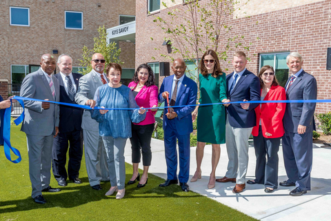 thumbnail Houston Mayor Sylvester Turner celebrates the grand opening of New Hope Housing Savoy, an affordable housing development that received a $750,000 subsidy from the Federal Home Loan Bank of Dallas via its member Comerica Bank. (Photo: Business Wire)