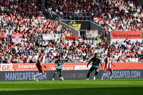 thumbnail Spieler und Fans des Rot-Weiss Essens haben den neuen Partner gleichfalls herzlich willkommen geheißen. (Photo: Business Wire)