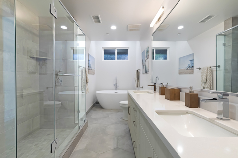 thumbnail GARFIELD 9 Primary Bath - Floor Plan D (Photo: Jeff Ong, Courtesy of Markus Canter Berkshire Hathaway HomeServices California Properties)