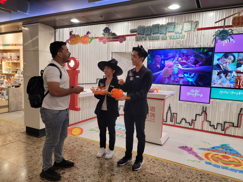 Trick-or-Treating at HKTB Visitor Centres (Photo: Hong Kong Tourism Board)