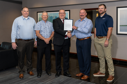 Photo of representatives from Textron Aviation Customer Support and FAA (left to right: Ken Mull, Textron Aviation; Bobby Warren, FAA; Joe Gonsalves, FAA; Brian Rohloff, Textron Aviation; Brandon Doramus, Textron Aviation) (Photo: Business Wire)