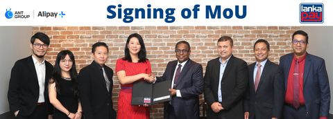 Dr. Cherry Huang, General Manager of Alipay+ Offline Merchant Services, Ant Group (fourth from left) exchanging the documents relating to the MoU with Mr. Channa de Silva, Chief Executive Officer of LankaPay (fourth from right) in the presence of Dr. Kenneth De Zilwa, Chairman – LankaPay and other representatives from both the institutions. (Photo: Business Wire)